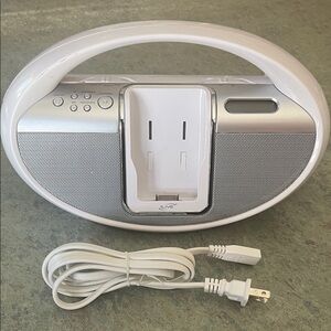 White iLive Portable Docking System